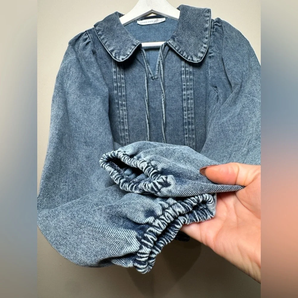 Alter'd State Denim Puff Sleeve Blouse Peter Pan Collar Size Small - Picture 4 of 8